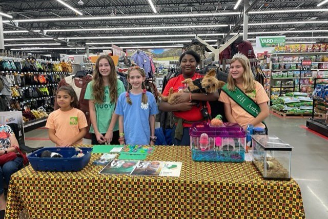 Bucks County 4-H Pet Club's Fur-tastic Meeting Bucks County 4-H Pet Club at a local Tractor Supply store