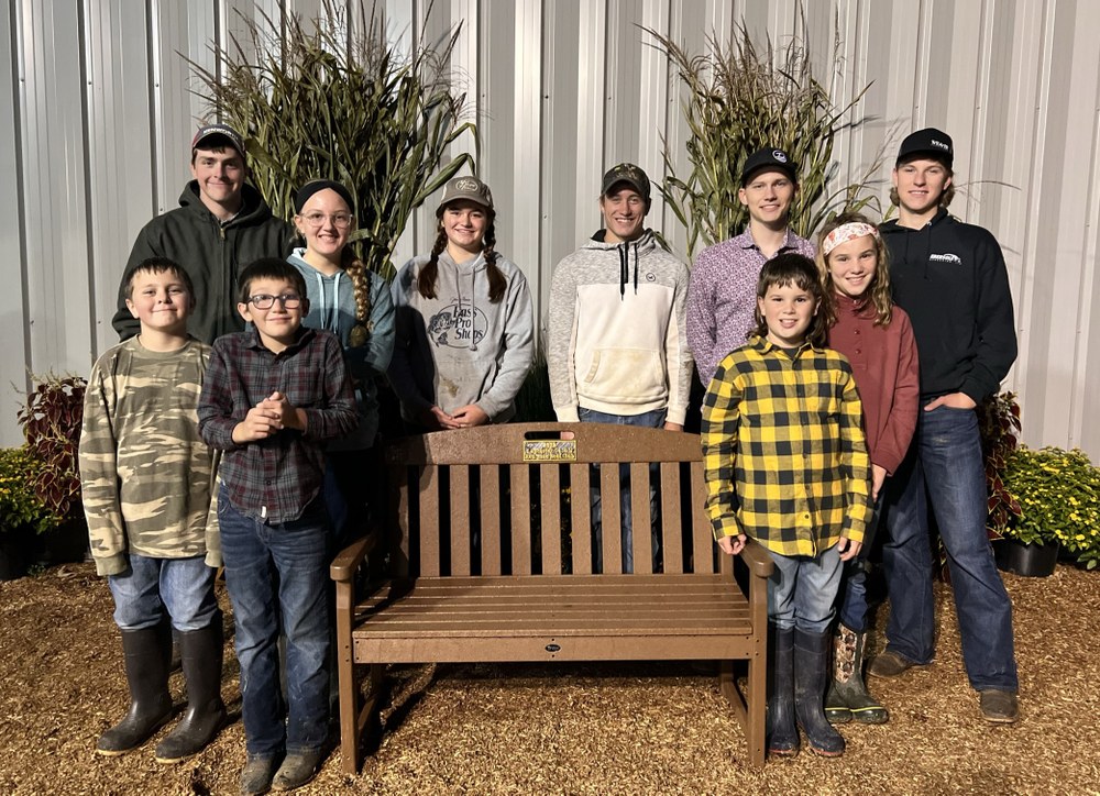 4-H Red Rose Livestock Clubs Donates Benches to Fairs Red Rose Beef 4-H Club Donates Benches