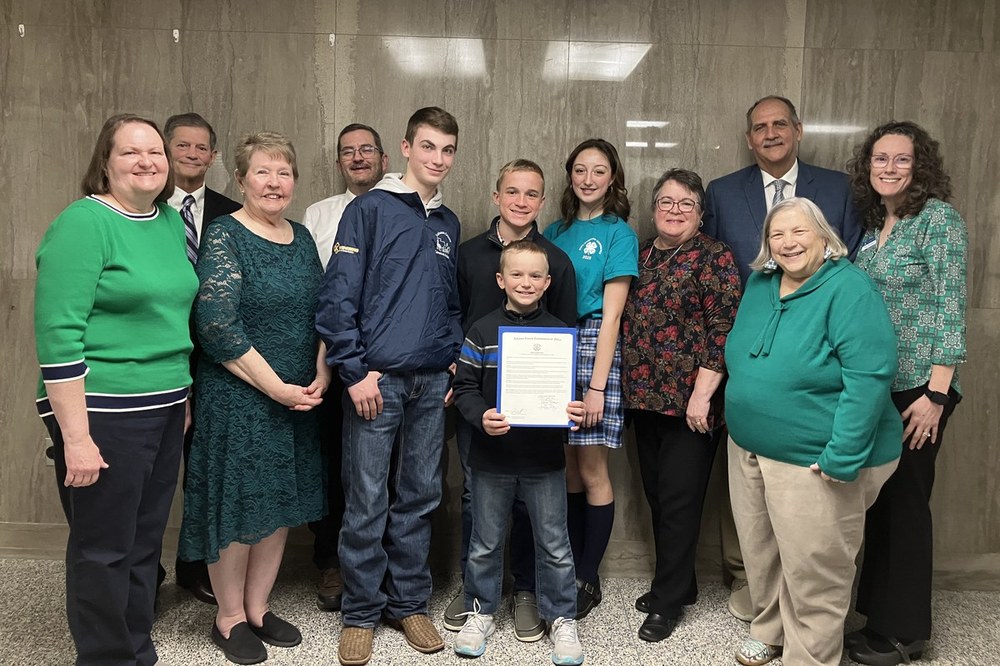 Lebanon County 4-H Clubs Celebrate Pennsylvania 4-H Week Lebanon County (Left to Right): 4-H Educator Martha Gregory, Commissioner Robert Phillips, Commissioner Jo Ellen Litz, 4-H Volunteer Dan Seaman, 4-H Members Clayton Heisey, Graydon Sanders, Everett Sanders, Stella Klynoot, 4-H Volunteer Linda Siegel, Commissioner Michael Kuhn, 4-H Program Assistant Debbie Tice, Customer Relations Manager Amy Bradford